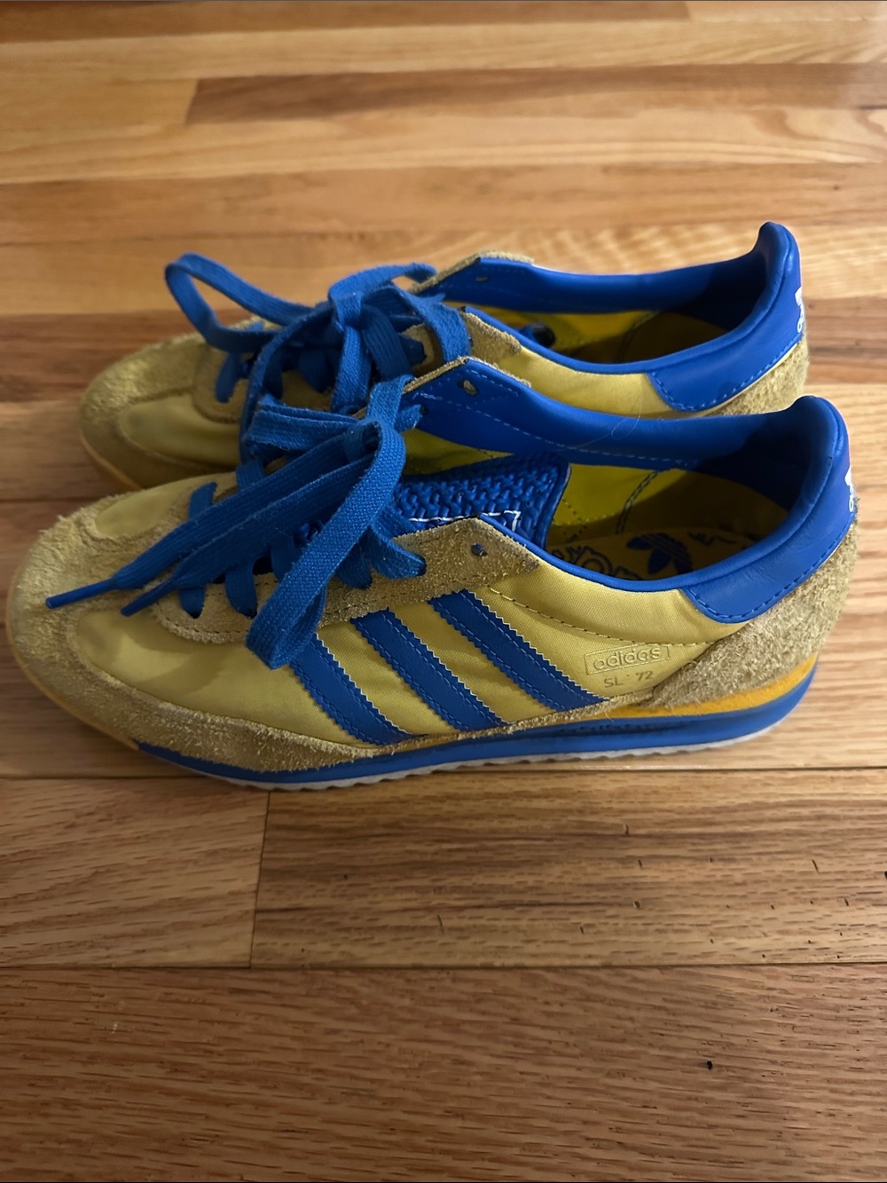 Adidas Yellow & Blue Classic Sneakers Size 4.5 - Picture 3 of 6